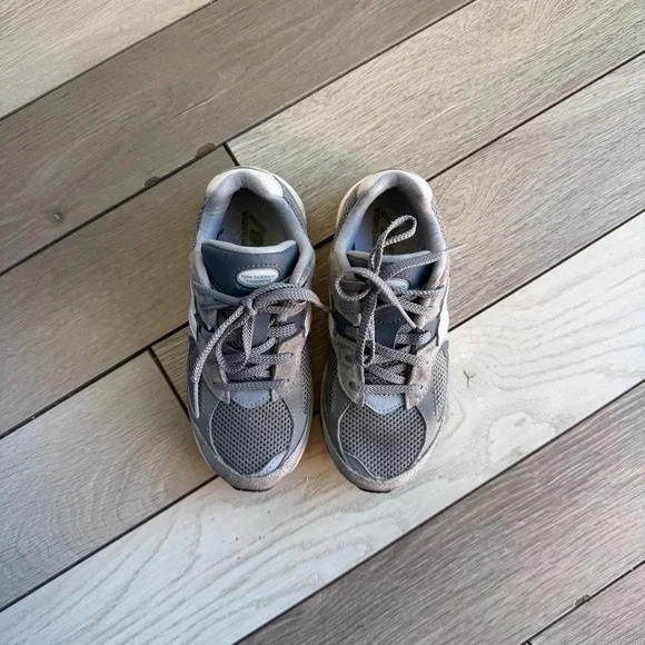 New Balance 2002R Big Kids Shoes - Picture 2 of 7